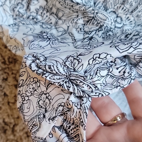 Ruffle shoulder short sleeve top - Picture 3 of 4